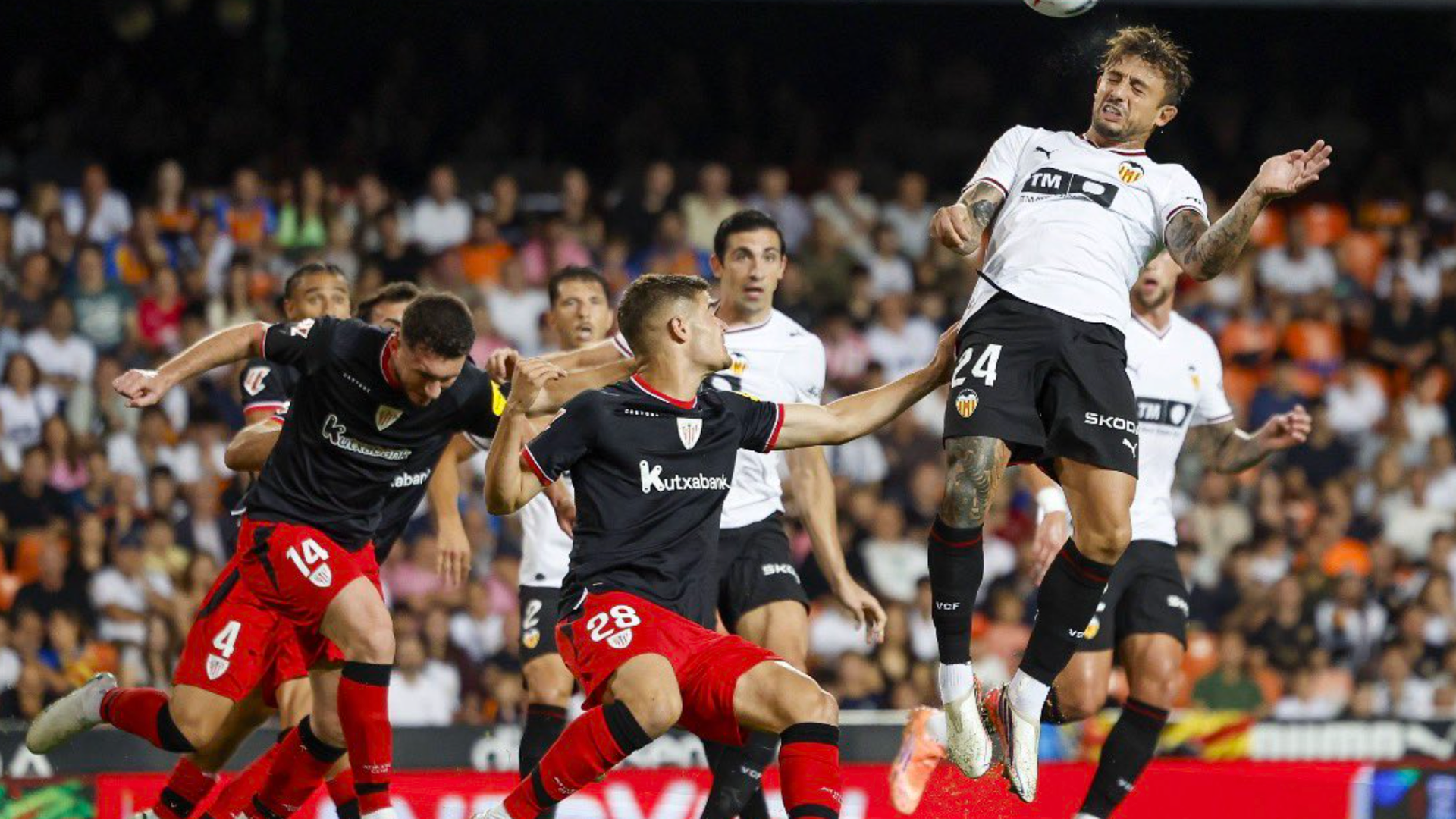 Maffeo ante el Athletic en Mestalla