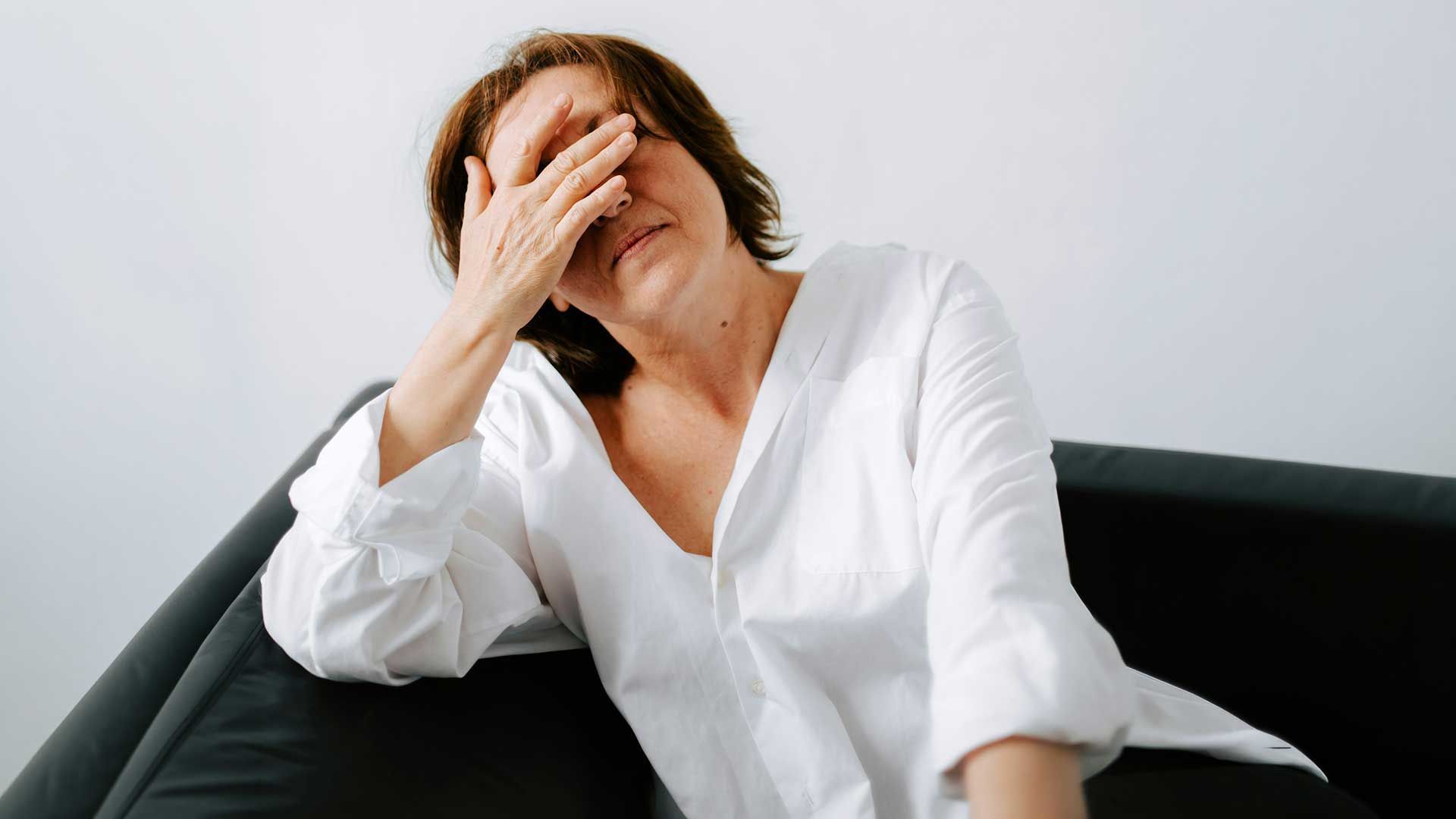 Mujer cansada Mujer cansada