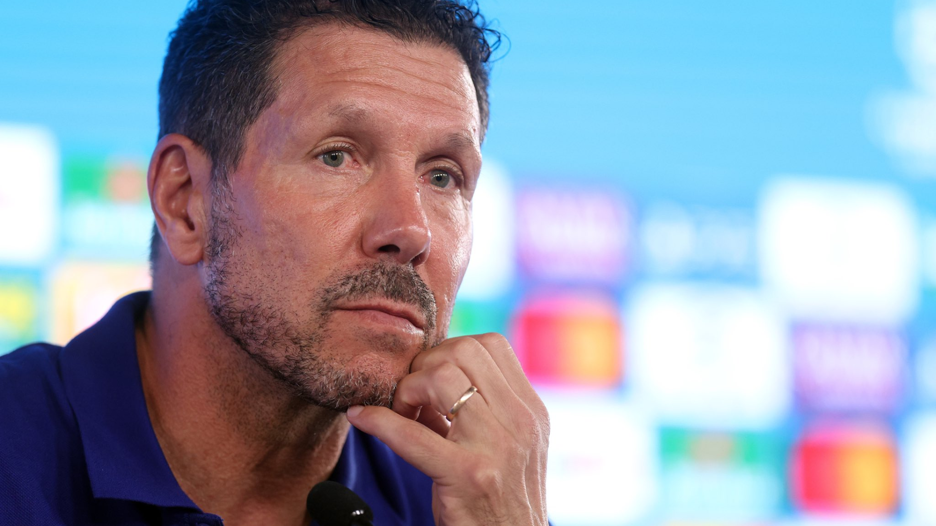 Simeone, en la sala de prensa de Stuttgart Simeone, en la sala de prensa de Stuttgart