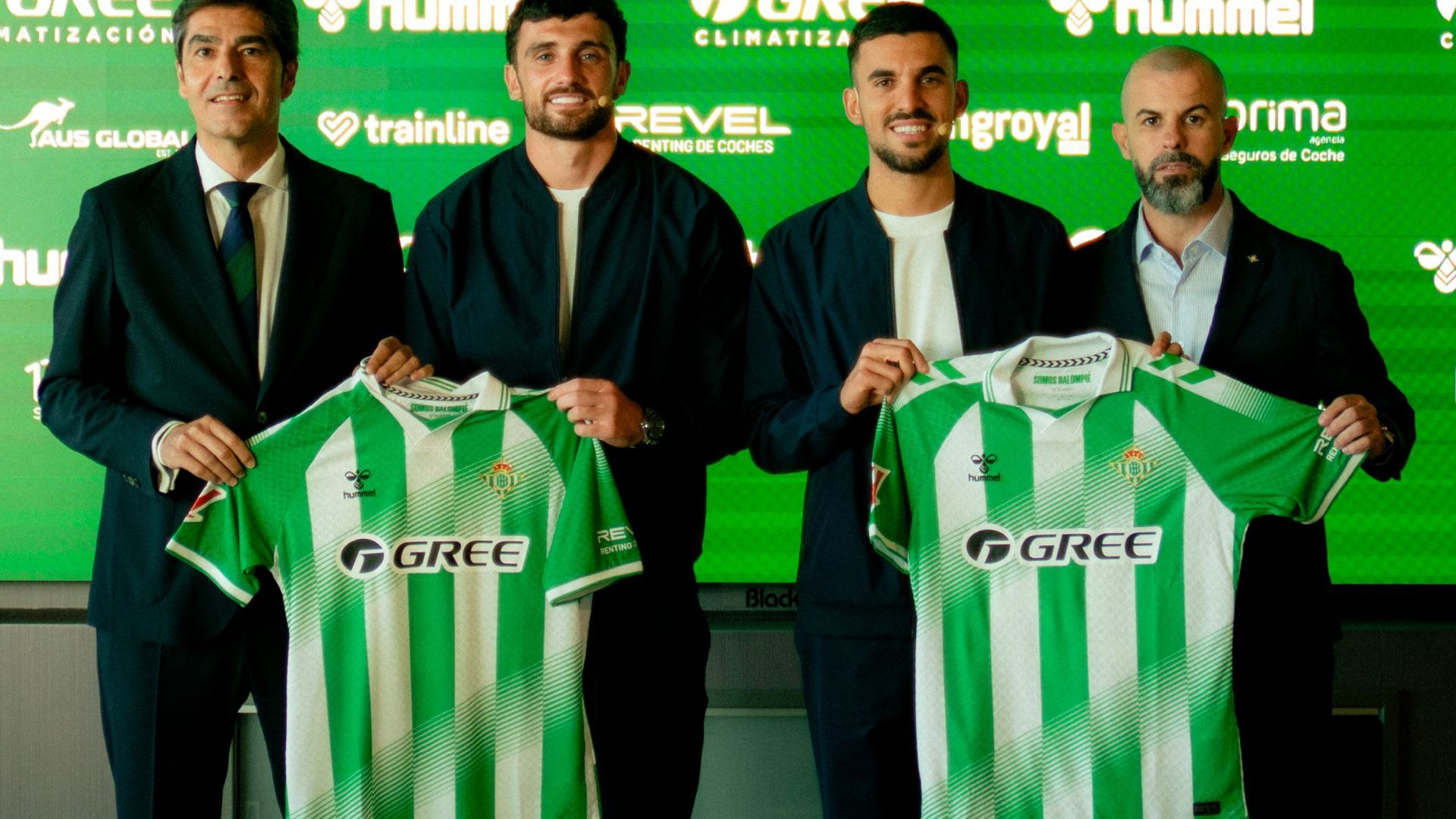 Troy Parrott y Dani Ceballos, en su presentación con el Betis Troy Parrott y Dani Ceballos, en su presentación con el Betis