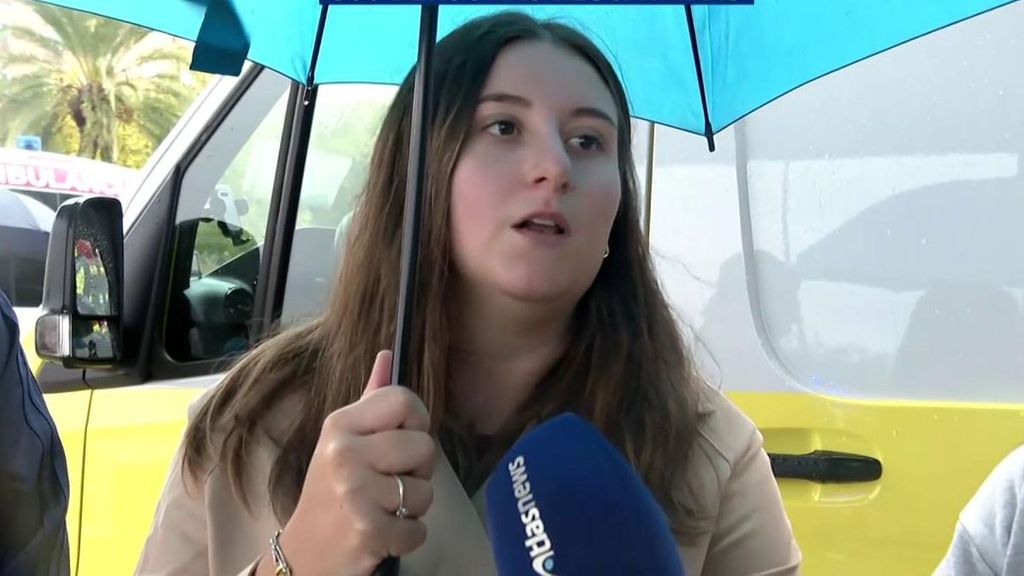 Una nieta espera el rescate de sus abuelos en Valencia: "Están solos, encima de la cama, inmovilizados"