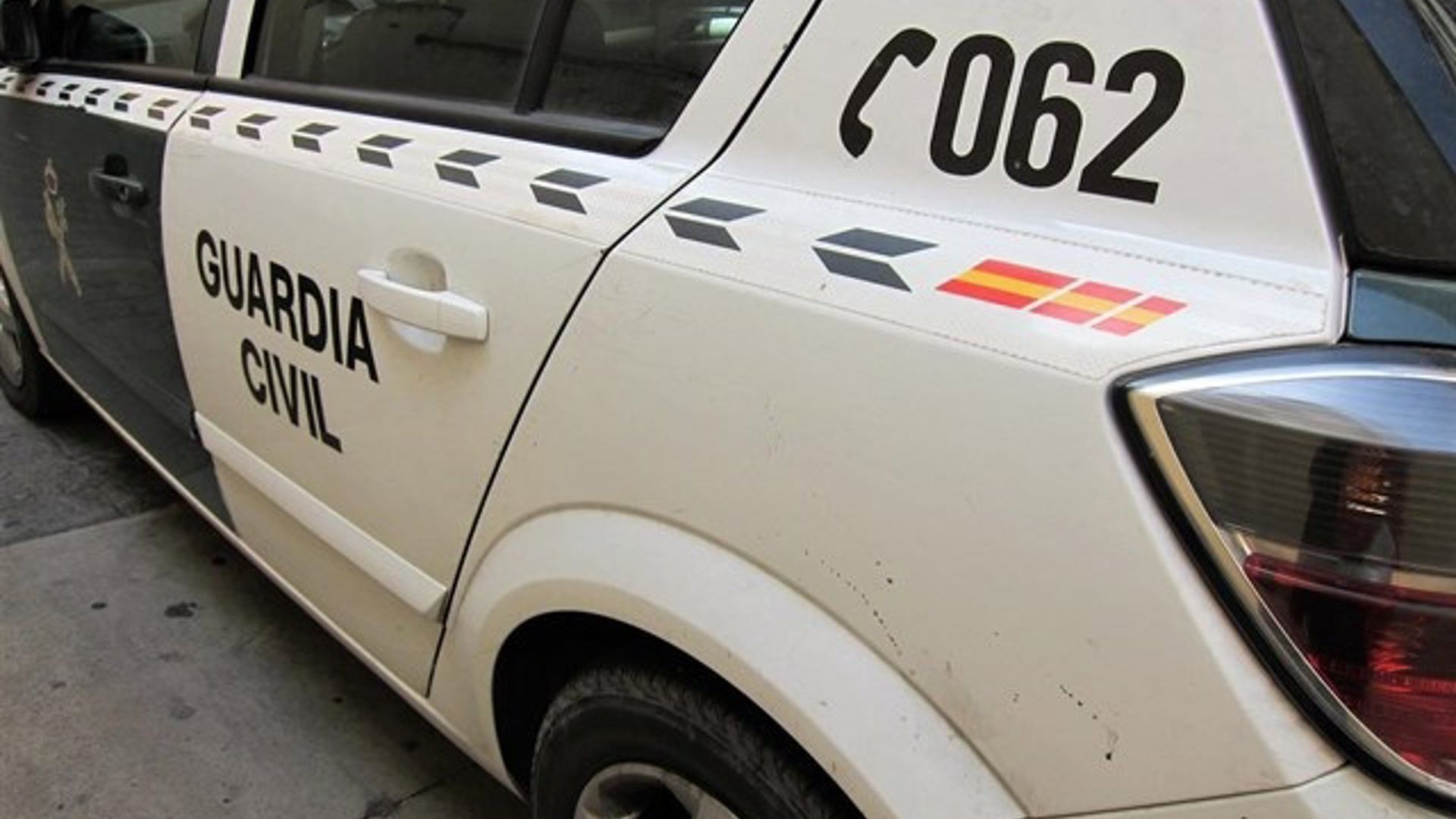 Vehículo de la Guardia Civil Vehículo de la Guardia Civil