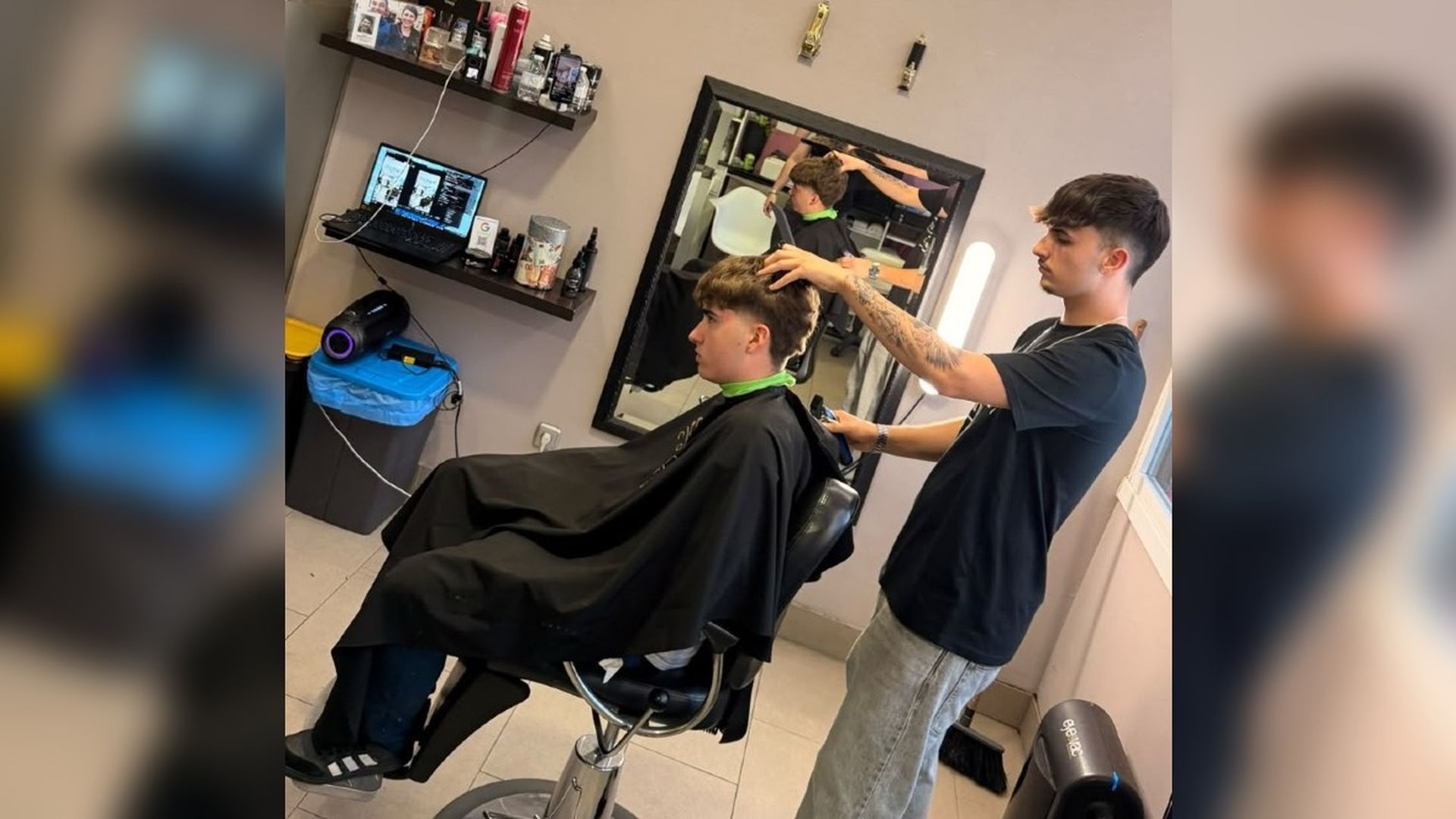 El reto viral de Unai: 24 horas cortando el pelo, contra el cáncer de mama, la enfermedad por la que perdió a su madre El reto viral de Unai: 24 horas cortando el pelo, contra el cáncer de mama, la enfermedad por la que perdió a su madre