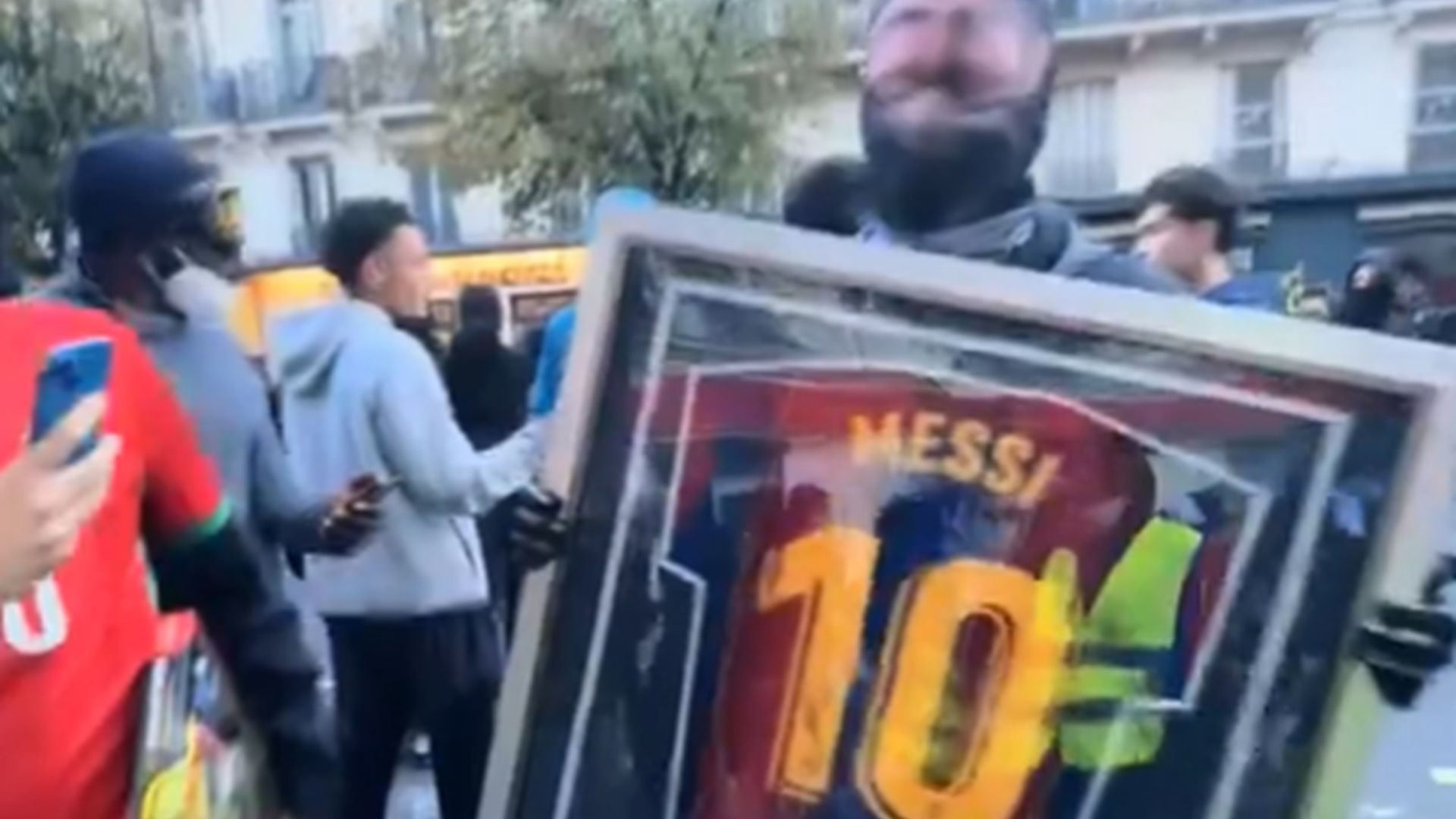 El robo de la camiseta firmada por Messi El robo de la camiseta firmada por Messi