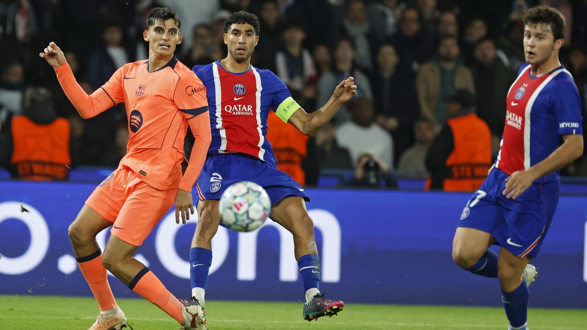 Gerard Martín, durante el PSG-Barcelona. Gerard Martín, durante el PSG-Barcelona.
