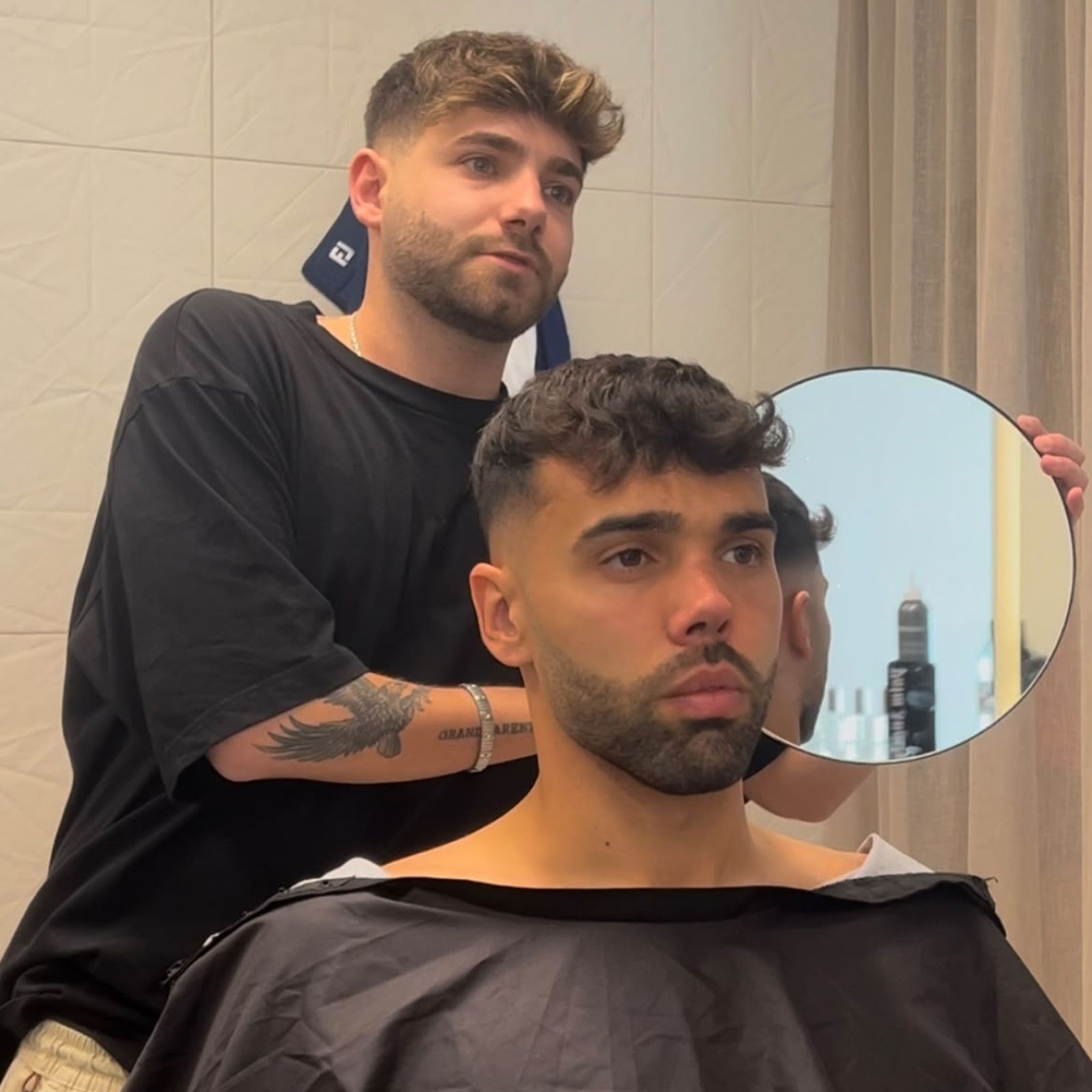 Javi, el barbero de Cádiz que corta el pelo a los jugadores de la selección