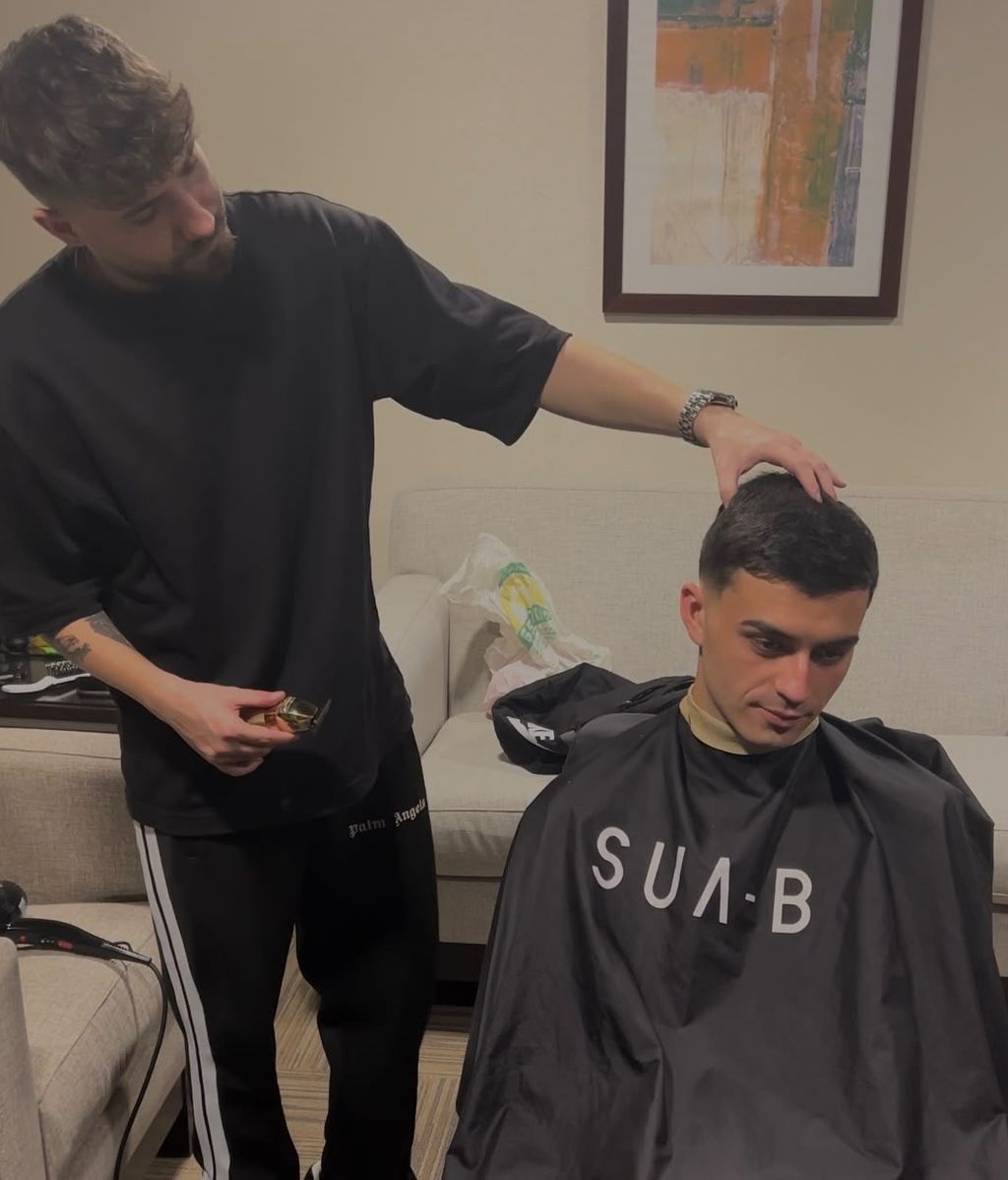 Javi, el barbero de Cádiz que corta el pelo a los jugadores de la selección