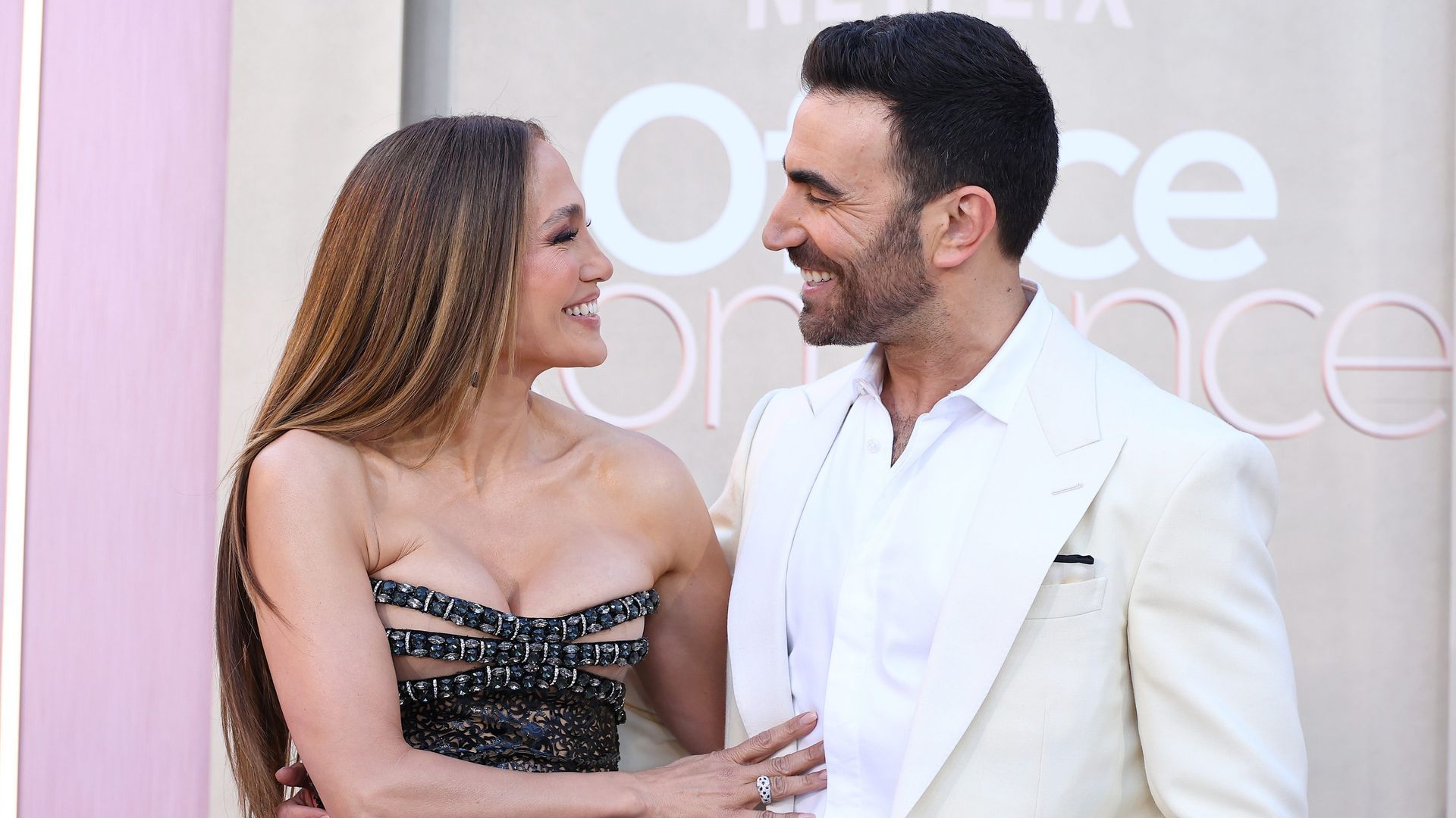 Jennifer Lopez y Brett Goldstein