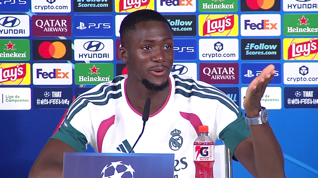 Konaté se moja sobre si era falta a Robbie Ure en el partido contra el Sevilla: "Dímelo tú"