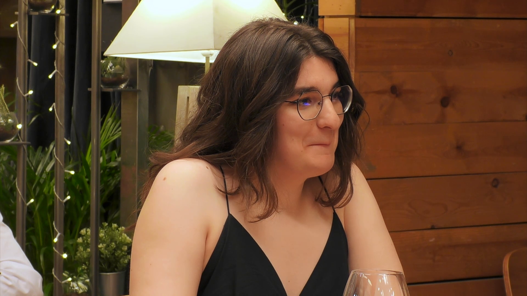 Mae explica su transición: “Fue un poco por motivos políticos”