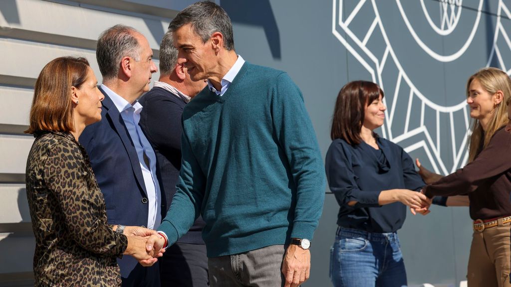 Pedro Sánchez, recibido en Valencia entre abucheos y gritos de "dimisión"
