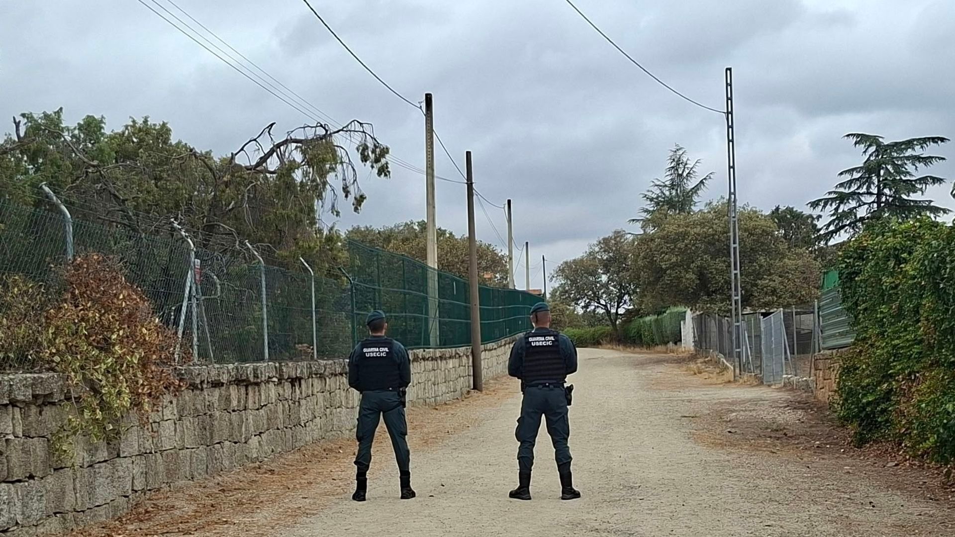 Agentes de la Guardia Civil junto a la finca de Galapagar donde una mujer de 80 años fue asesinada en mayo de 2026 Agentes de la Guardia Civil junto a la finca de Galapagar donde una mujer de 80 años fue asesinada en mayo de 2026