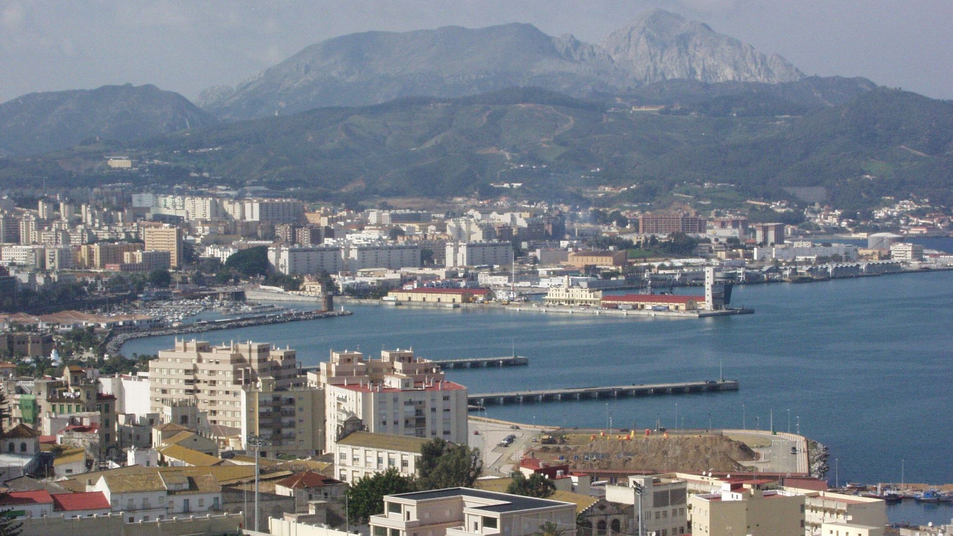 Ceuta sufre un “cero energético” y se queda sin luz en toda la ciudad durante más de 30 minutos Ceuta sufre un “cero energético” y se queda sin luz en toda la ciudad durante más de 30 minutos