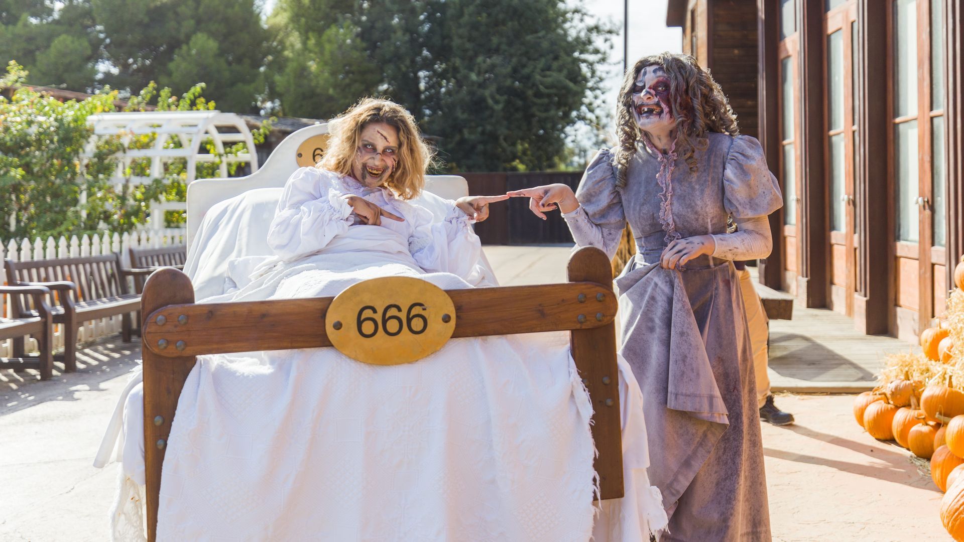 De sus cinco pasajes del terror al cierre más terrorífico en el lago: Port Aventura se convierte en el plan perfecto para este Halloween De sus cinco pasajes del terror al cierre más terrorífico en el lago: Port Aventura se convierte en el plan perfecto para este Halloween