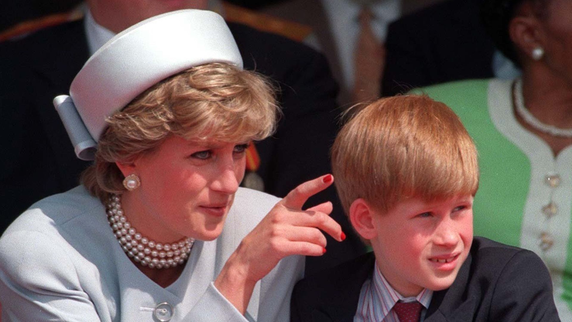 El arrepentimiento del príncipe Harry al recordar su última llamada telefónica con su madre Lady Di: "Tengo que vivir con eso" El arrepentimiento del príncipe Harry al recordar su última llamada telefónica con su madre Lady Di: "Tengo que vivir con eso"