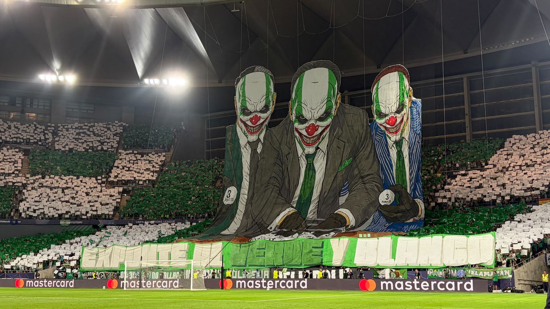El tifo de Gol Sur 1907 contra el Feyenoord El tifo de Gol Sur 1907 contra el Feyenoord