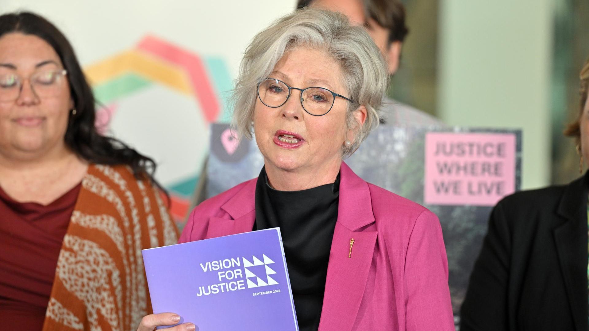 La parlamentaria de Australia Helen Haines pierde la segunda pierna después de ser atropellada de forma intencionada La parlamentaria de Australia Helen Haines pierde la segunda pierna después de ser atropellada de forma intencionada