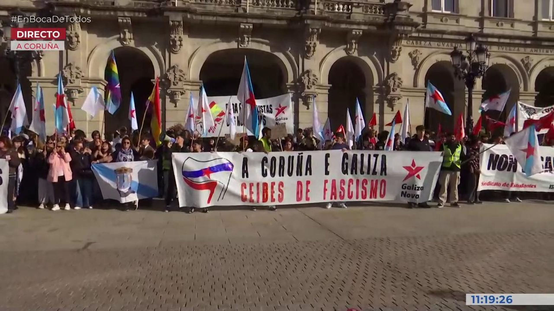 La ultraizquierda recibe a Abascal al grito de: “Fuera fascistas de Galicia”