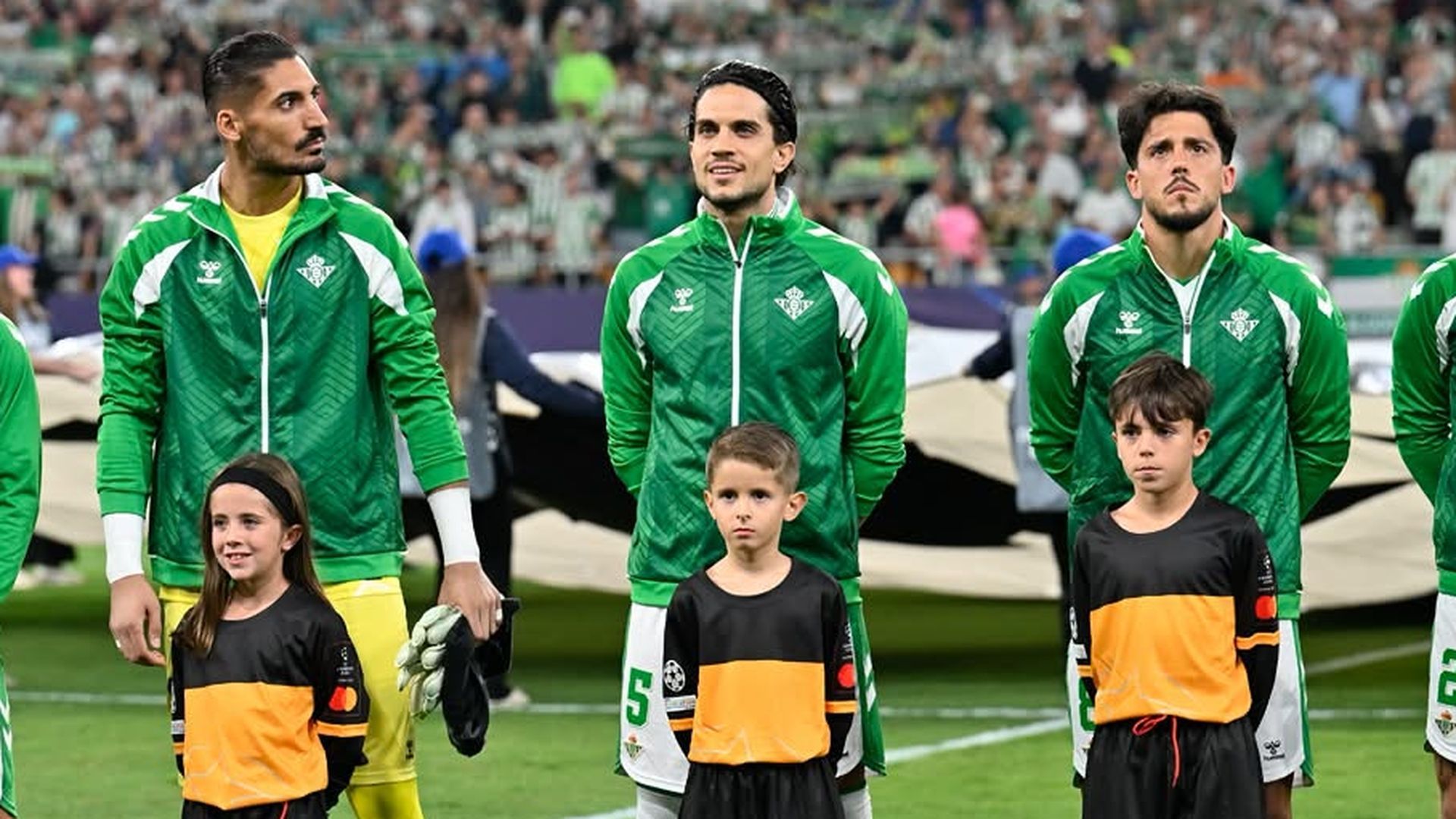Los jugadores locales, en los prolegómenos del Betis - Feyenoord