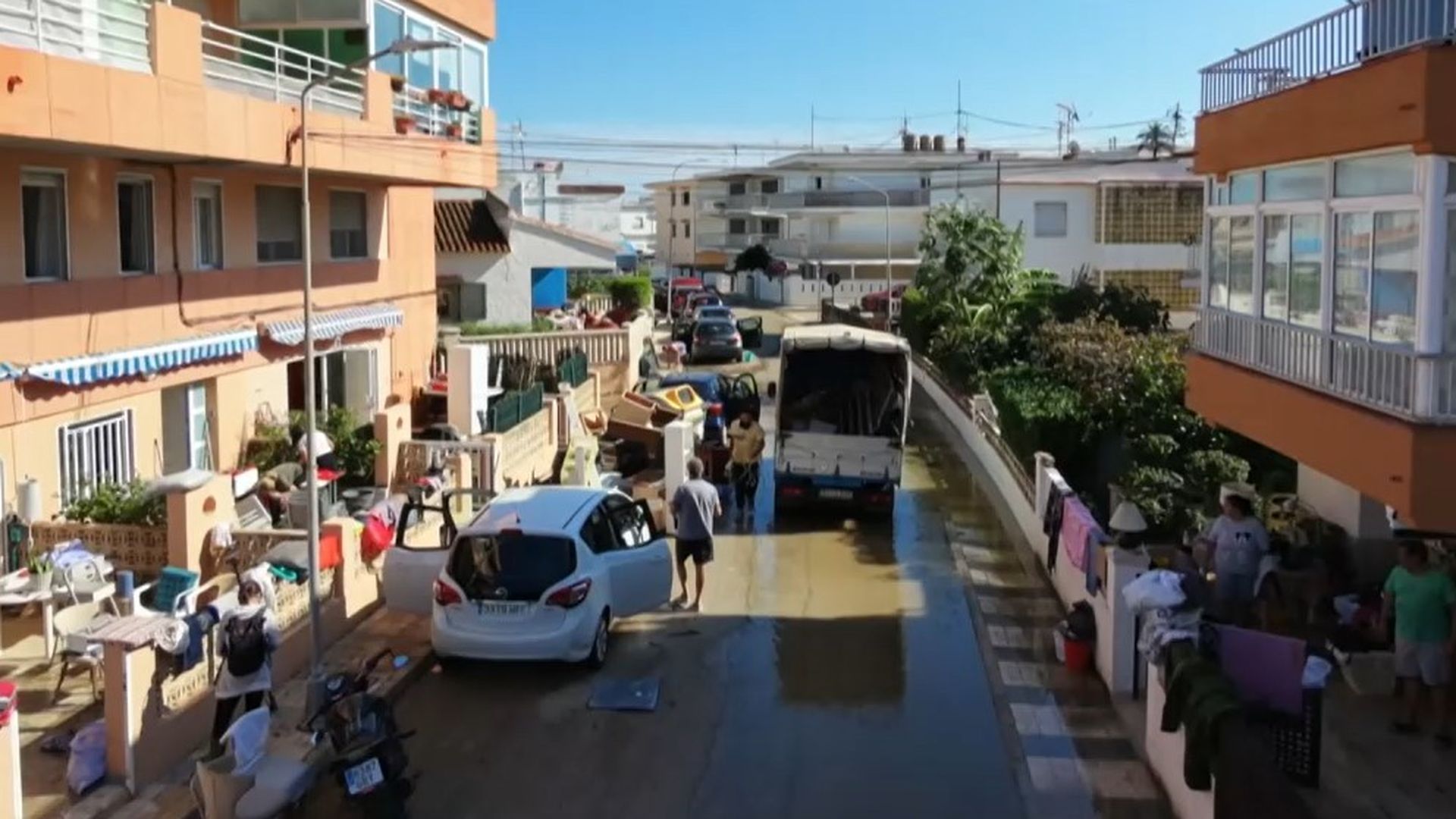Un dron muestra los destrozos de la DANA en Oliva: de la destrucción del paseo marítimo a casas y negocios