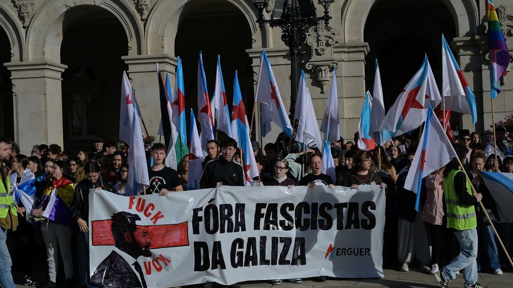 Más de 1.000 de personas protestan tras los disturbios en A Coruña: dos personas detenidas y una docena de agentes heridos