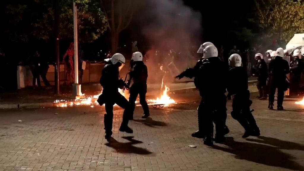 Octavo día de protestas contra el Gobierno en Albania