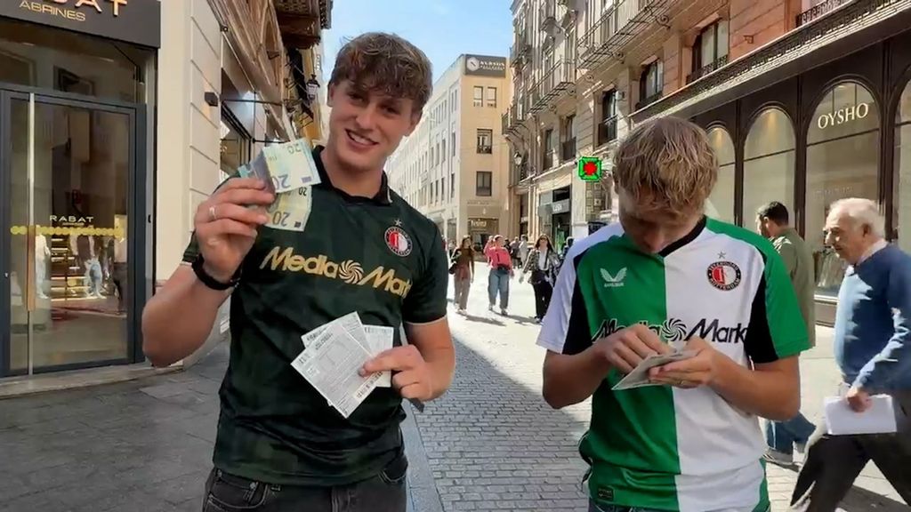 Un aficionado del Feyenoord gana un premio con la ONCE antes de ver al Betis