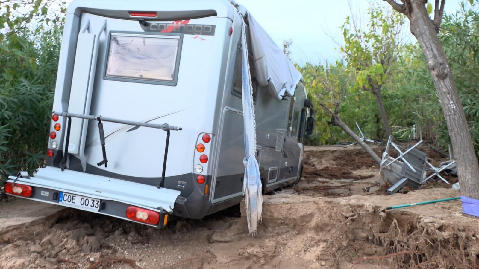 Una caravana destrozada