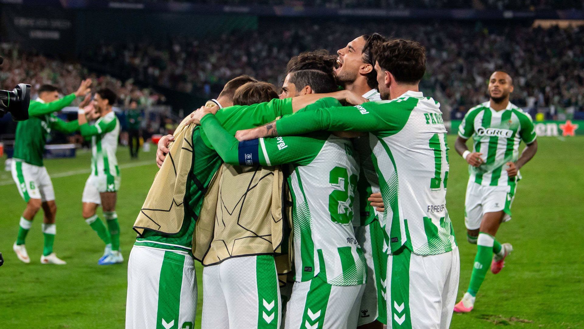 Celebración verdiblanca ante el Feyenoord