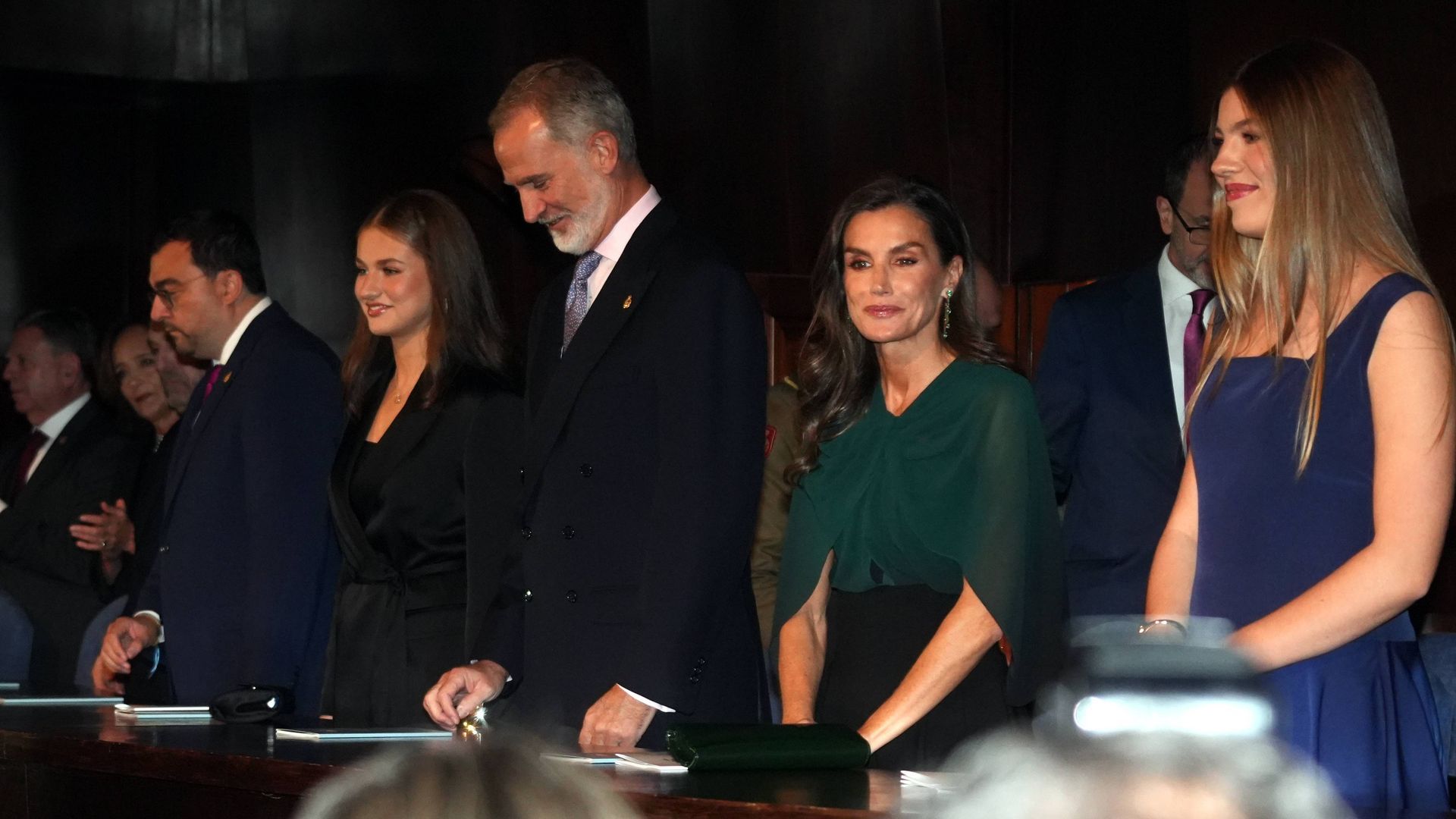 El gesto de Letizia a Leonor para llamar su atención en el concierto de los Premios Princesa de Asturias 2026