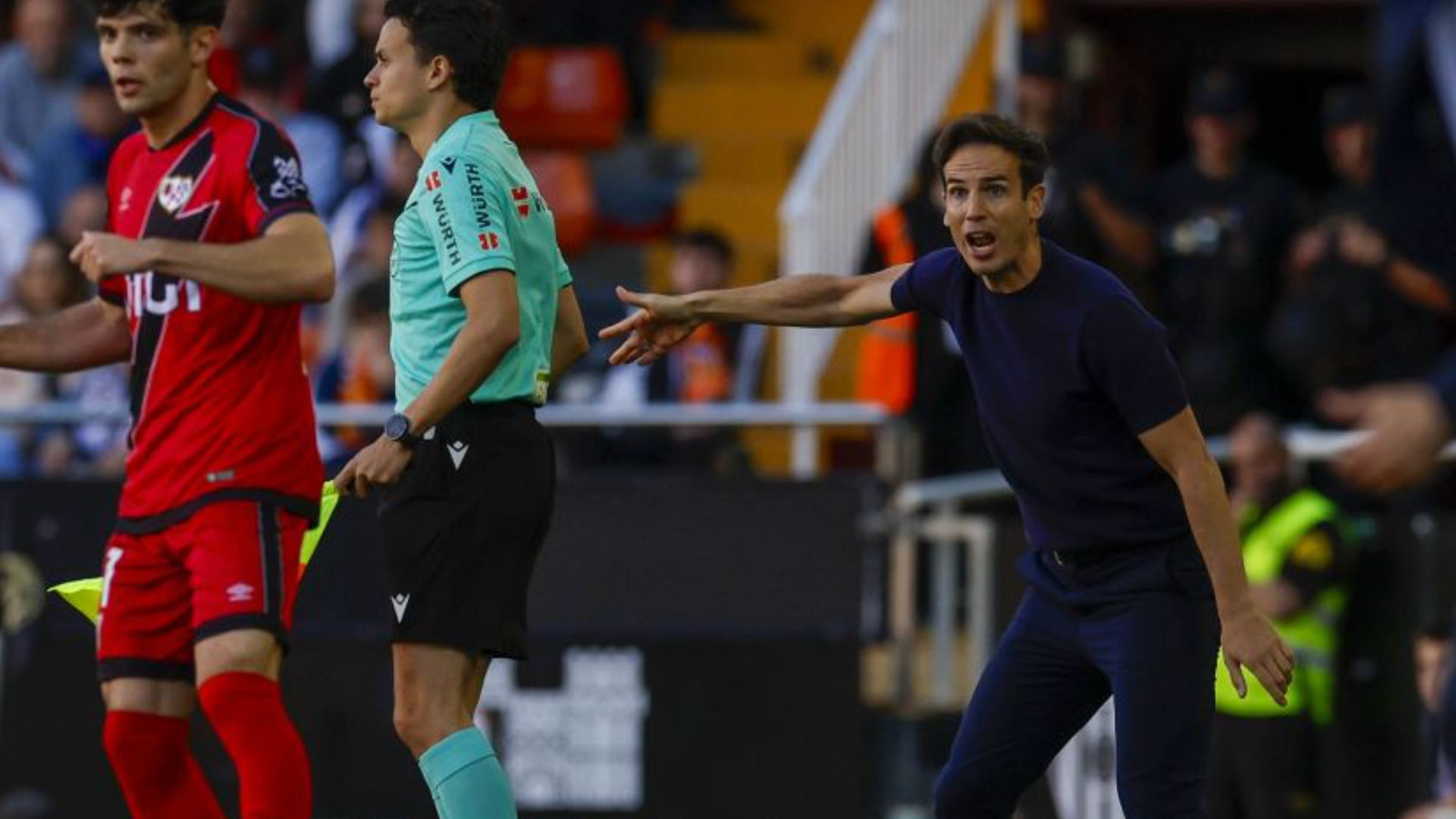 Íñigo Pérez en Mestalla con el Rayo