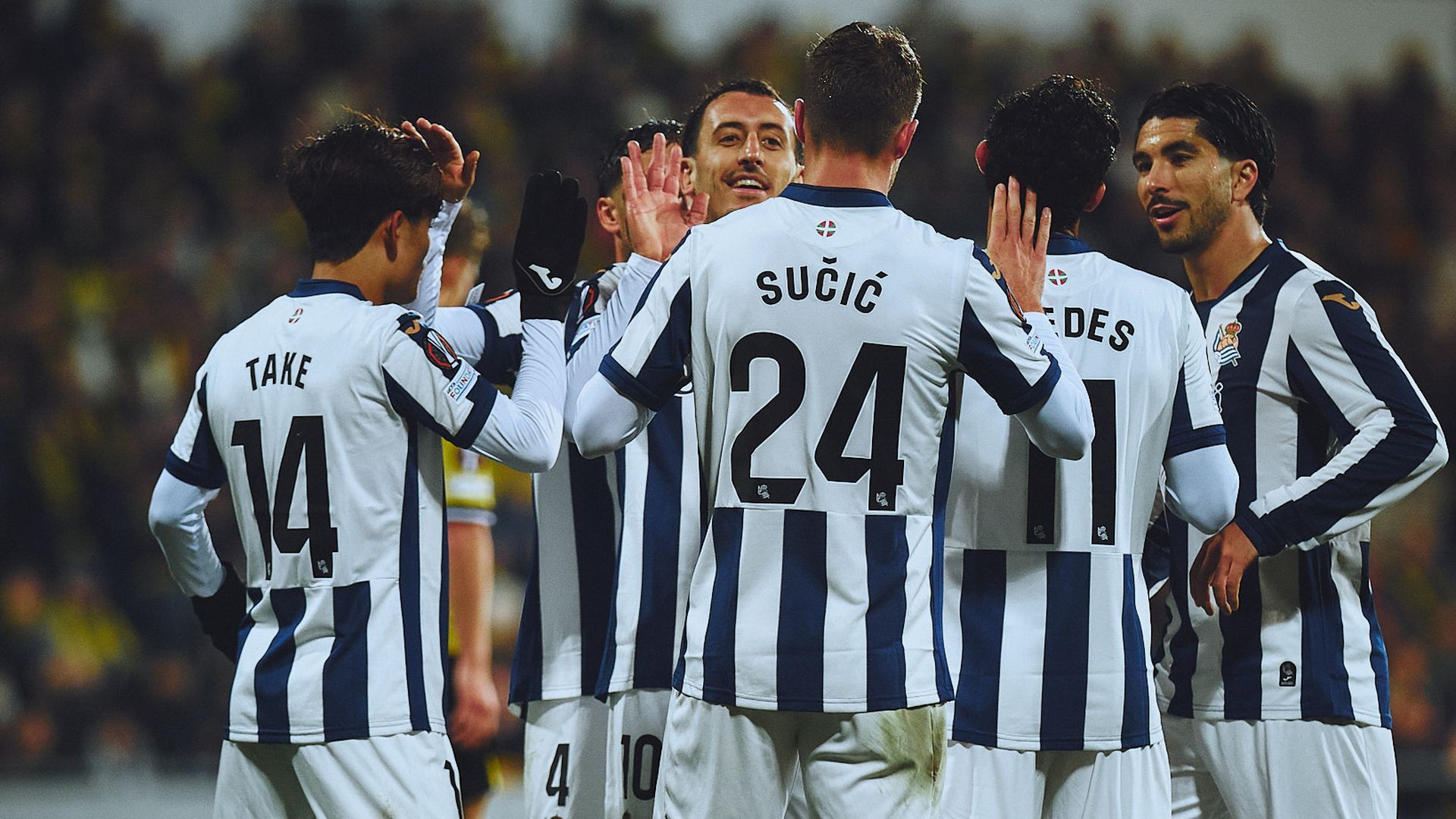 Los jugadores de la Real Sociedad celebran un gol ante el Lillestrom.