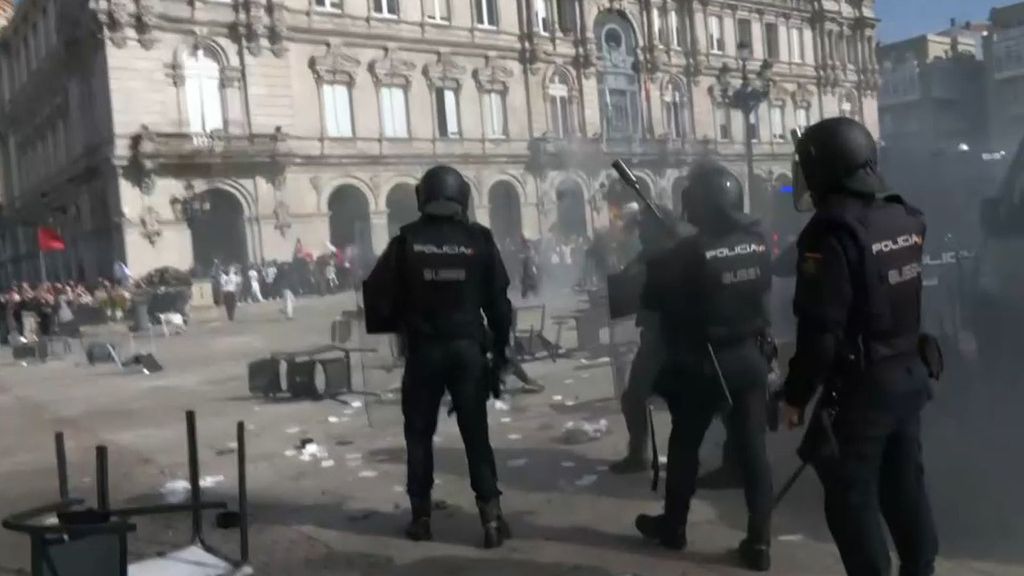Abascal se enfrenta a las manifestaciones, allá donde va: acusa a Moncloa de la "violencia organizada" en su contra