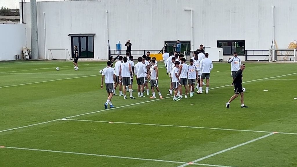 Risas en Paterna ante la mirada del CEO
