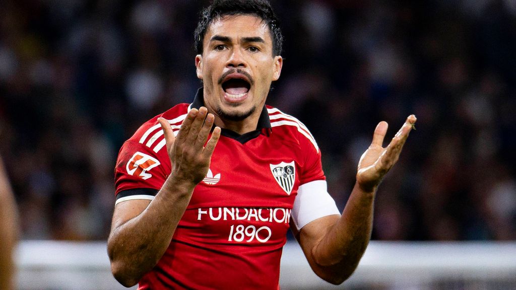 El ‘palo’ de Suazo desde el Sevilla del presente al Sevilla del pasado: "La actitud"