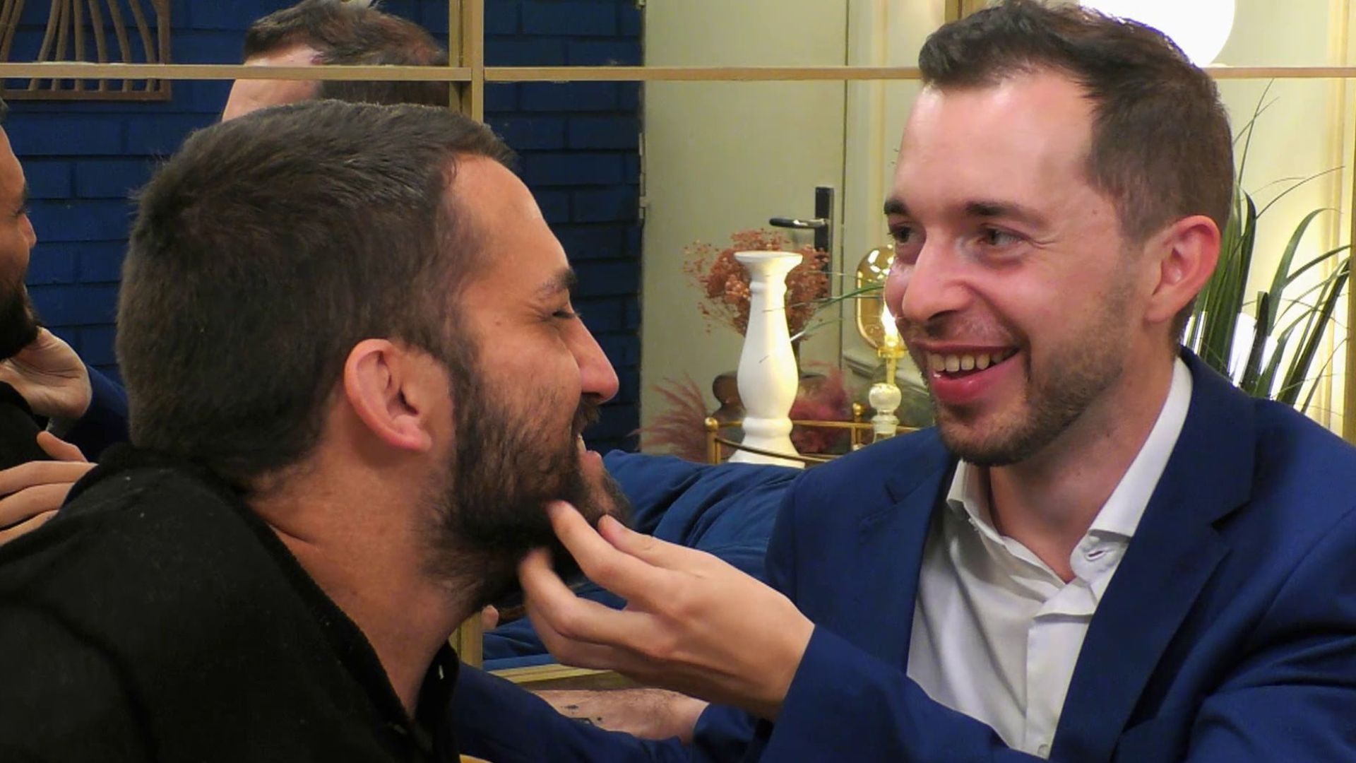 Flechazo en 'First Dates': Alexander y Raúl culminan su cita con una química brutal First Dates Temporada 8 Citas completas 576
