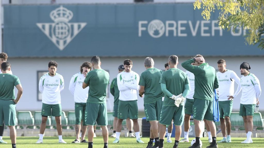 El Betis se ejercita sin Bellerín ni Facundo Bernal