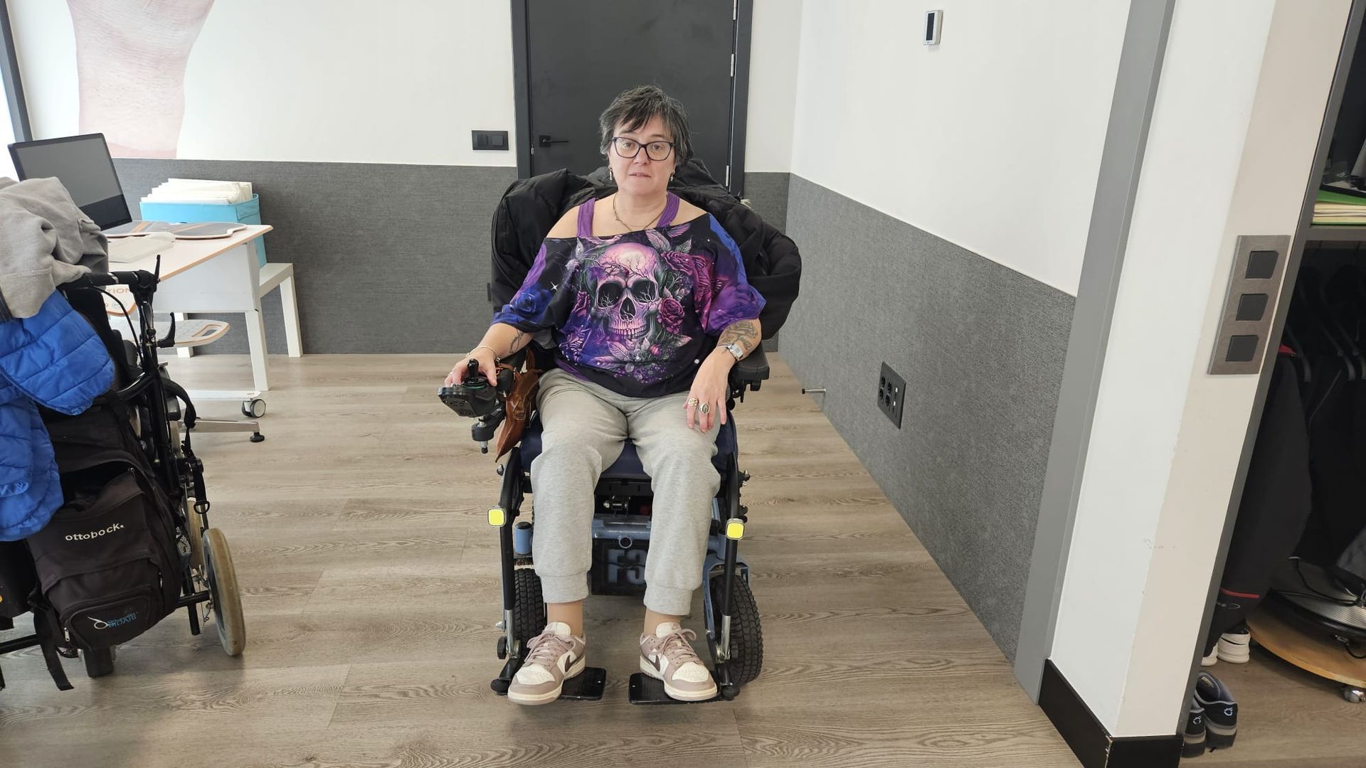 Izaskun ha ido perdido la movilidad de la piernas desde que le diagnosticaron en 2010