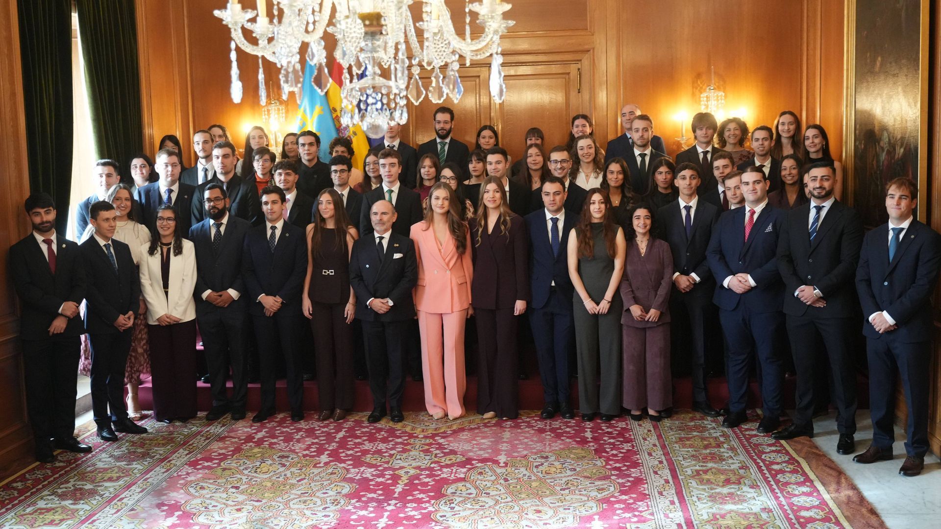 Leonor y Sofía, en las audiencias previas a los Premios Princesa de Asturias