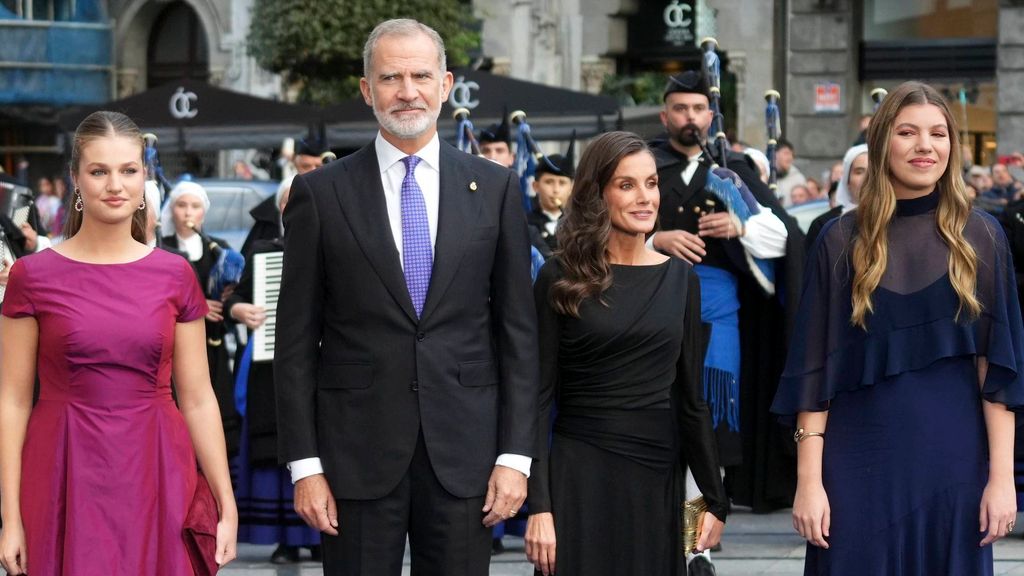 Los looks de la familia real en los Premios Princesa de Asturias 2026: de la histórica joya de Leonor al sobrio vestido de Letizia