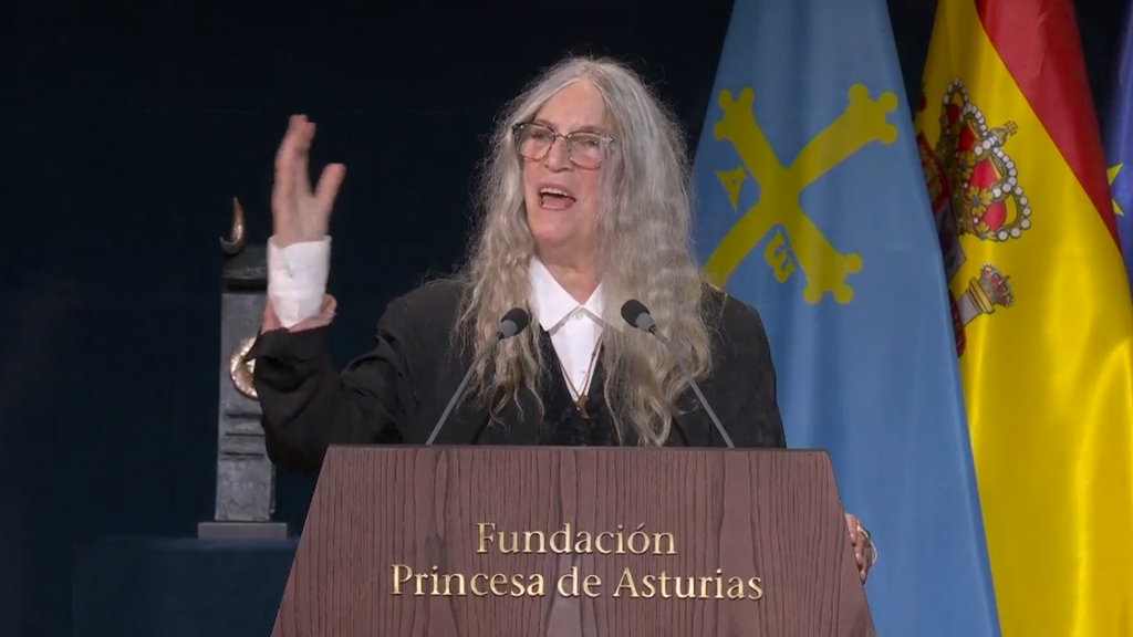 Patti Smith interpreta la canción 'Wing' en su discurso marcado por la sinceridad en los Princesa de Asturias 2026: "Es un incentivo"