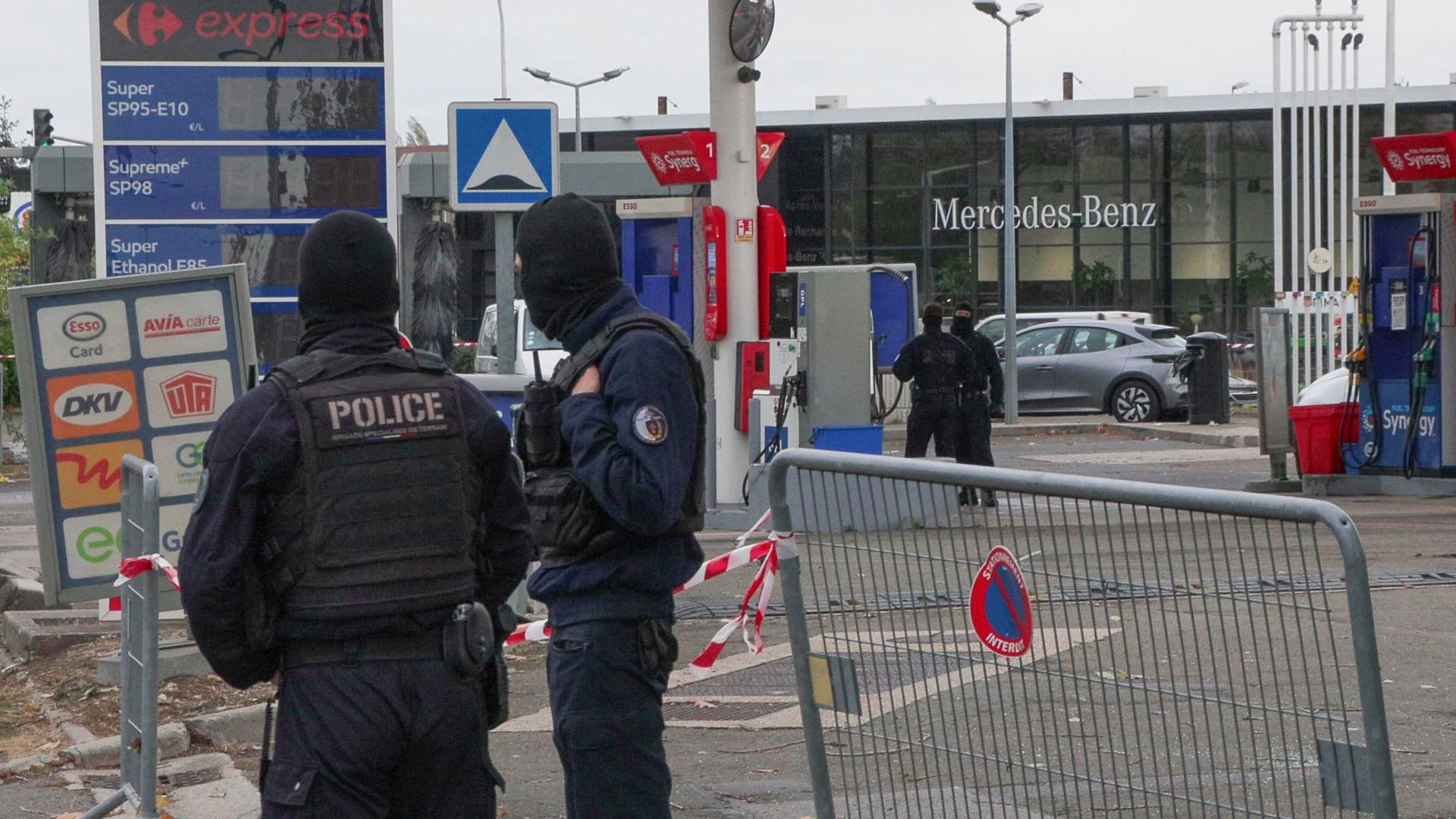 Un muerto y 4 heridos en Francia, el autor ha sido arrestado y está investigado por terrorismo y móvil racista