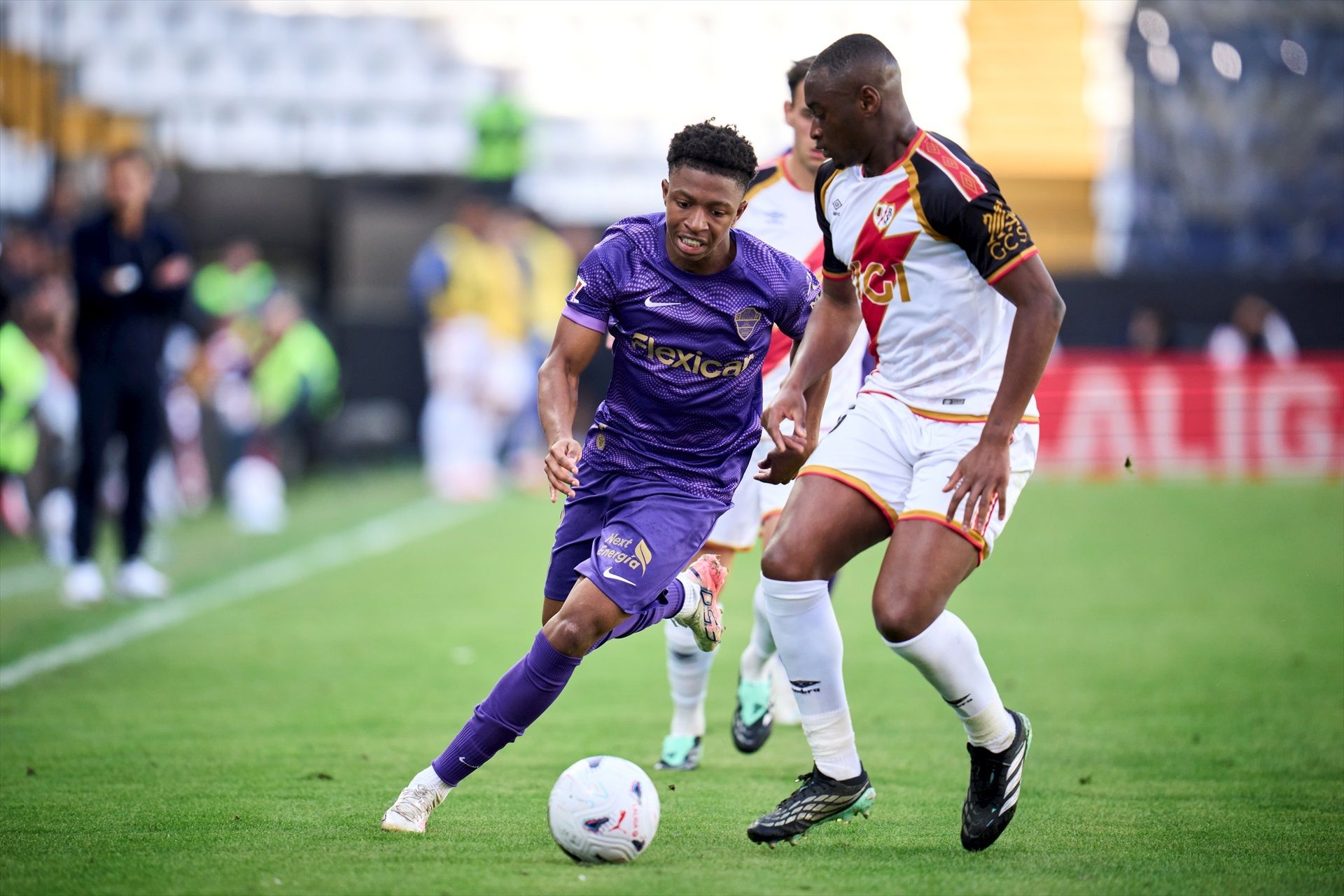Buba Sangaré y Mujaid Sadick, en el Rayo-Elche