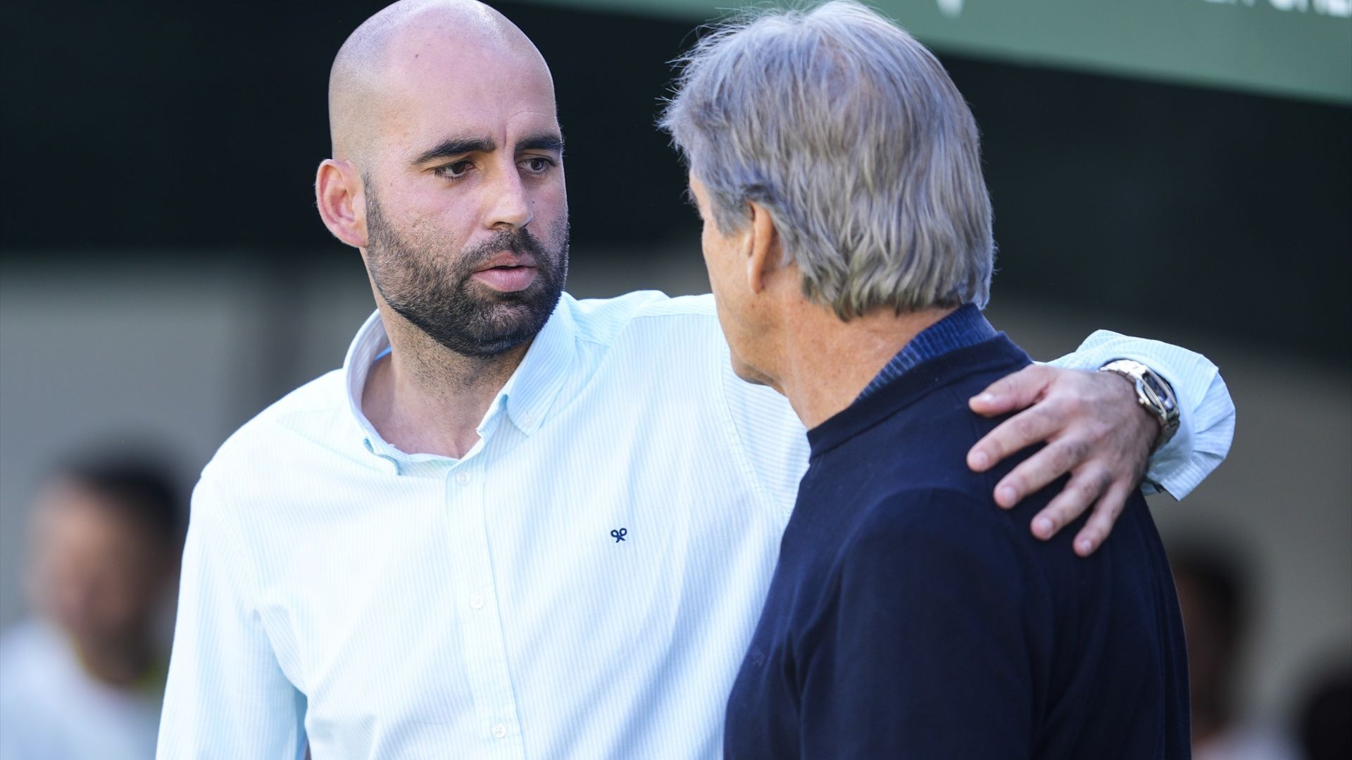 Claudio Giráldez saluda a Manuel Pellegrini Claudio Giráldez saluda a Manuel Pellegrini