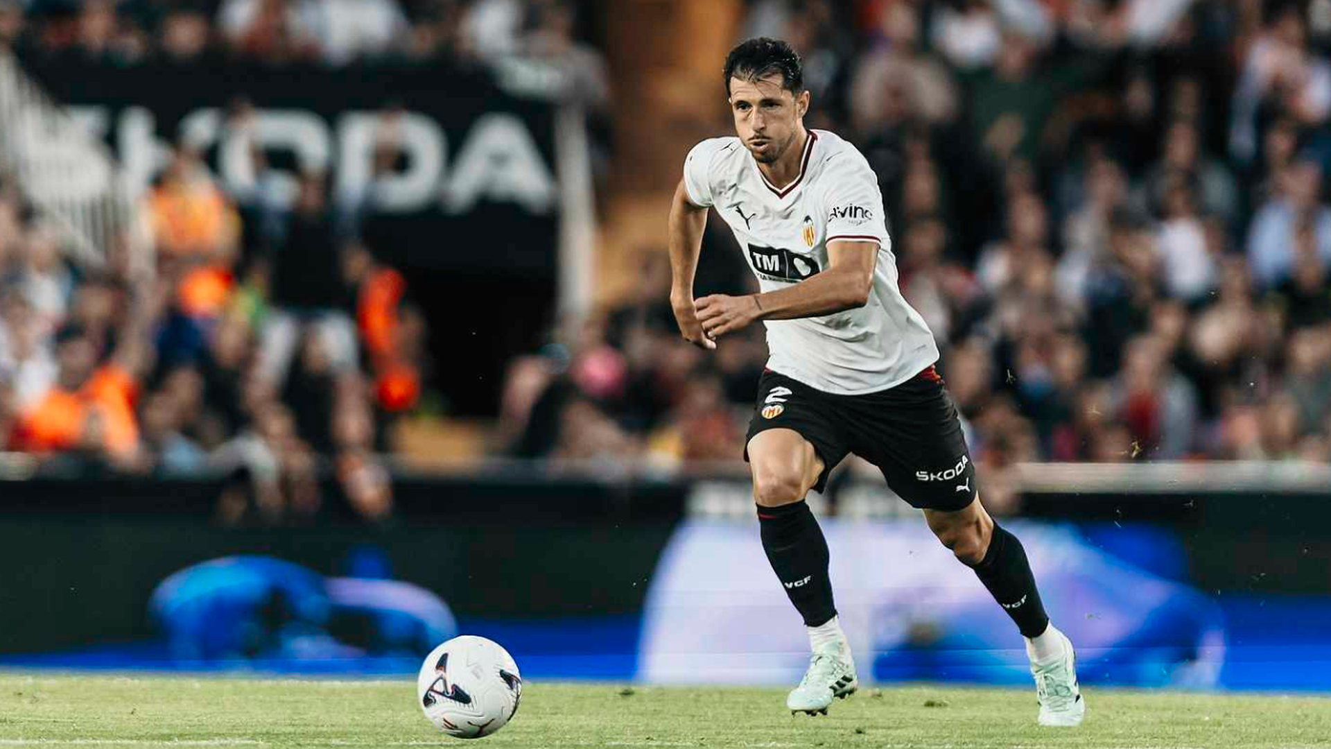 Guido Rodríguez ante el Villarreal