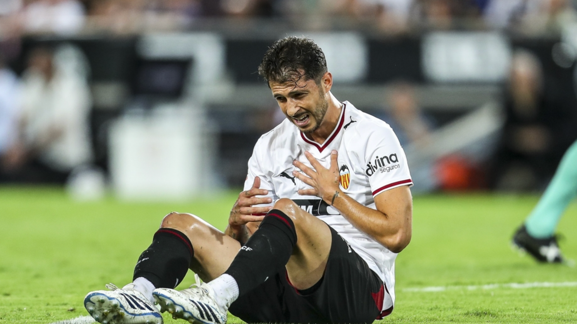Guido Rodríguez lesionado en Mestalla