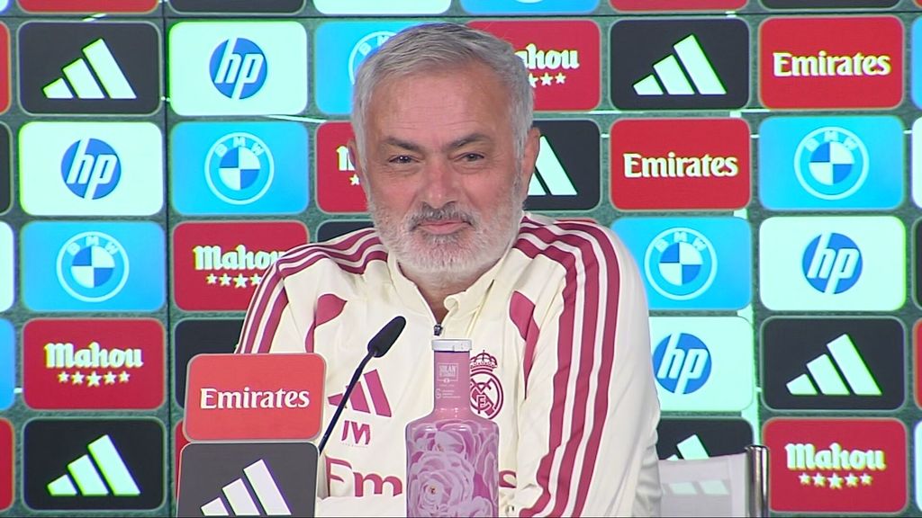 Mourinho bromea con la prensa antes del Clásico