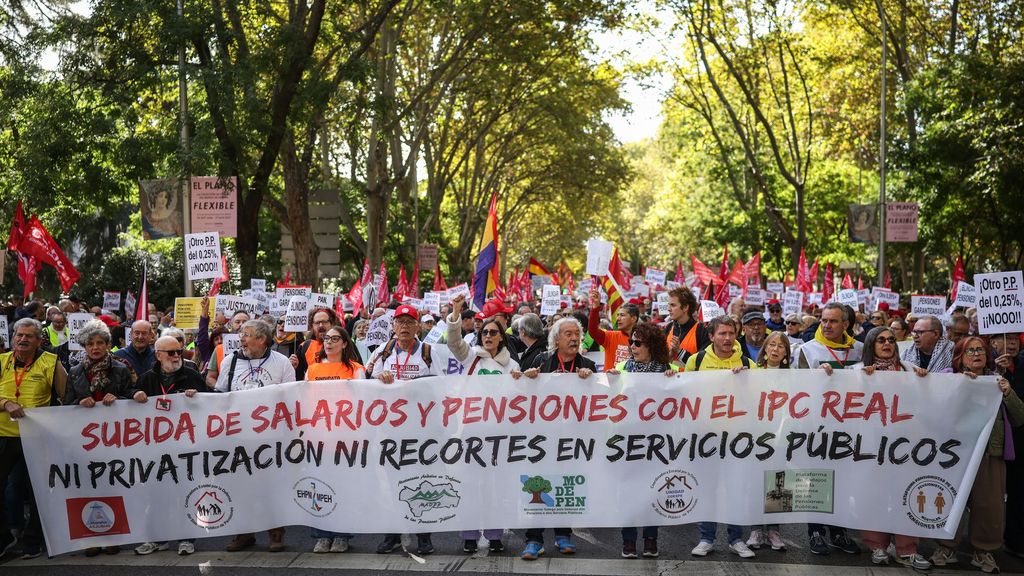 Pensionistas se manifiestan en Madrid para reclamar pensiones dignas, mejores salarios y acceso a la vivienda