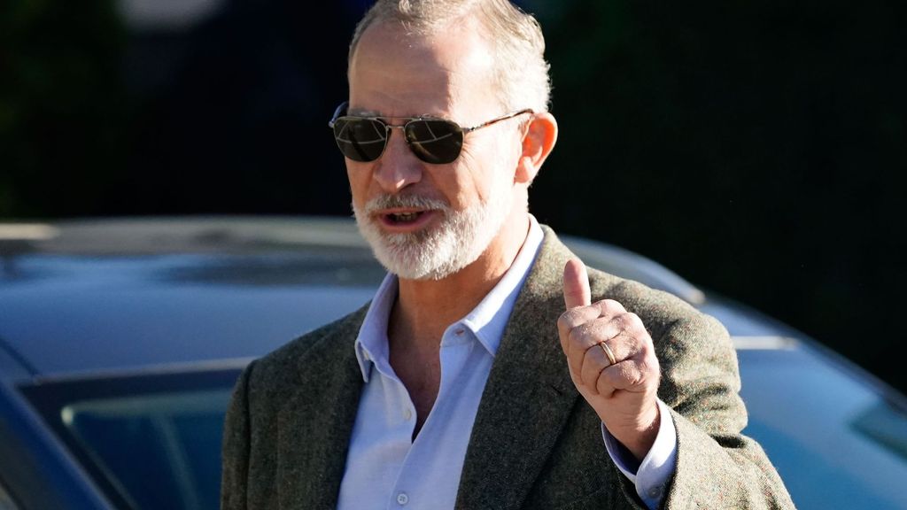 El rey Felipe VI recibe el alta y abandona el Instituto Oftalmológico de Oviedo tras ser operado con éxito de cataratas: "Está muy contento"