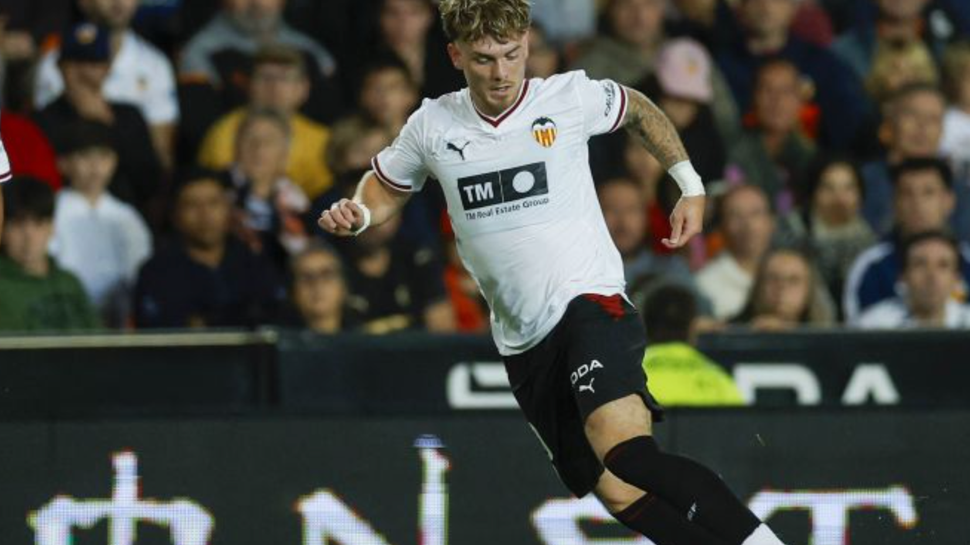 Harvey Elliott en Mestalla
